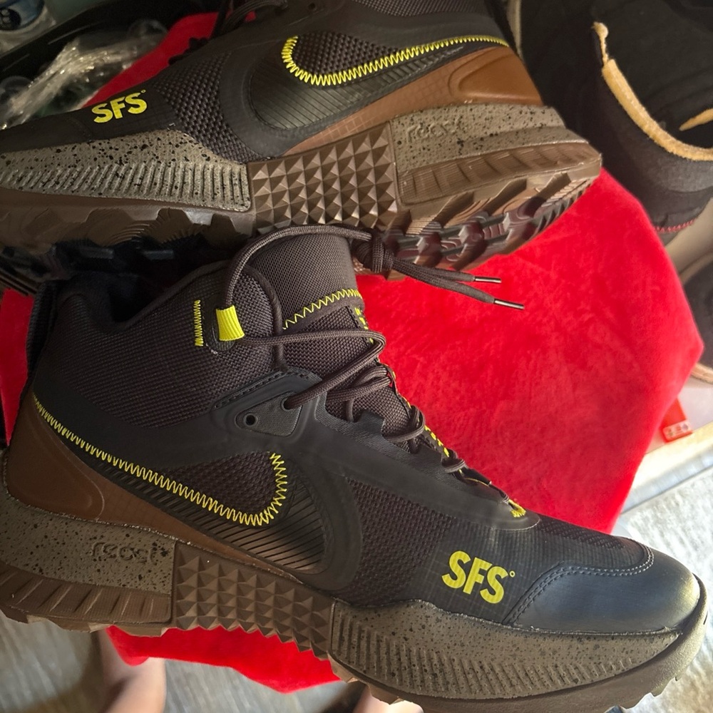 Nike Black High-Top Sneakers with Neon Yellow Insole Detail